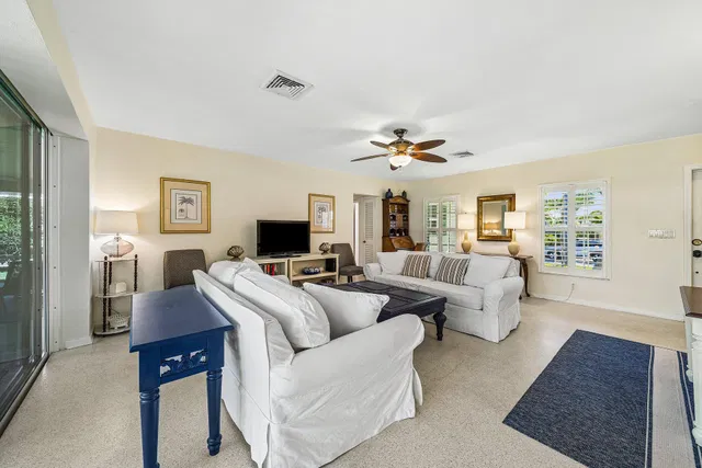 Residence photo 11