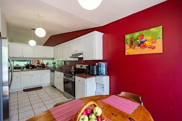 Residence photo 16
