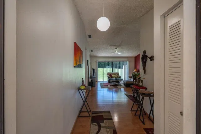Residence photo 17