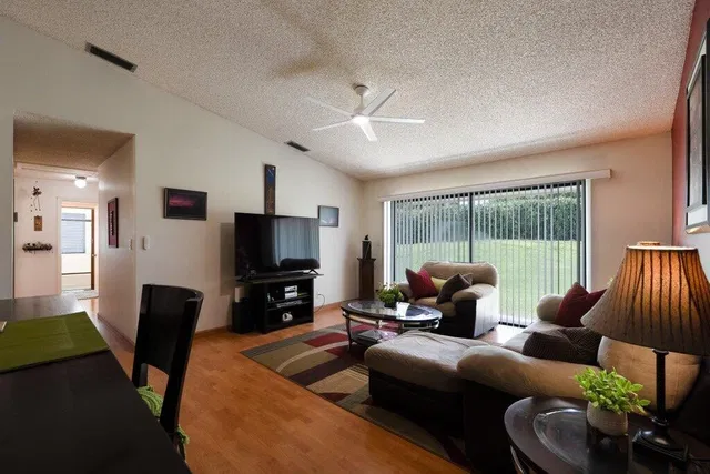 Residence photo 24
