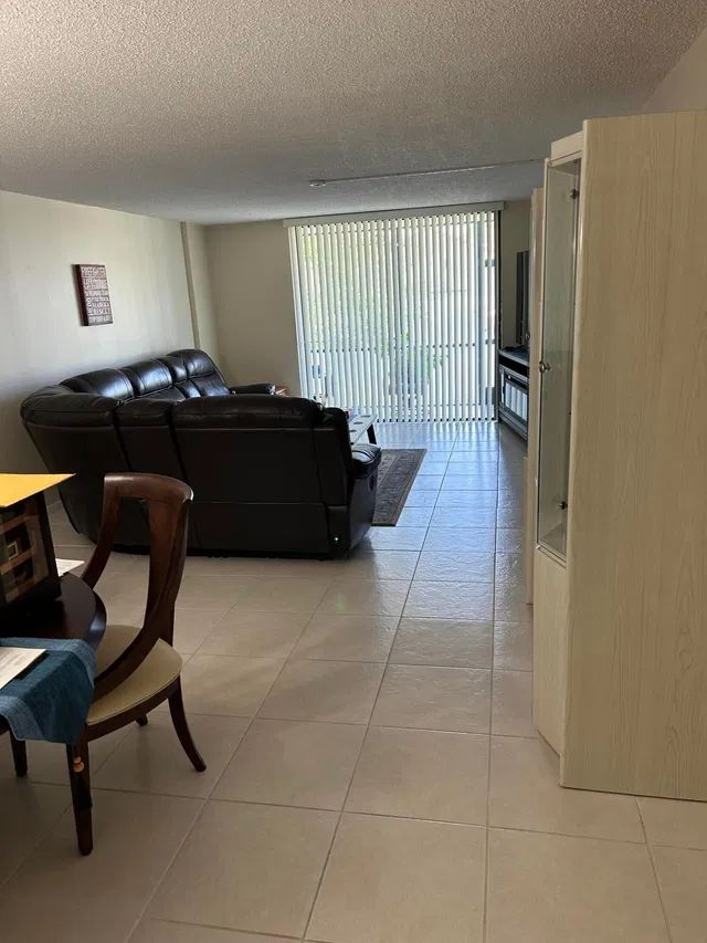 Unit 115 photo 3
