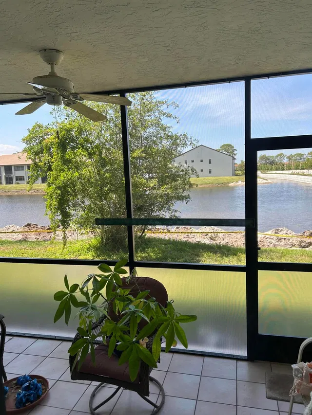 Unit 115 photo 6