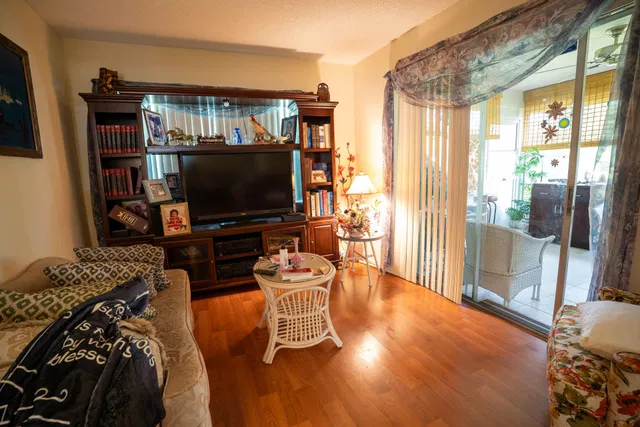 Residence photo 62