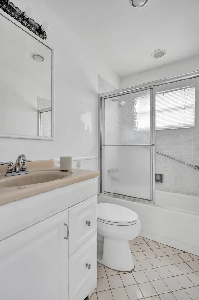 Unit E108 photo 15