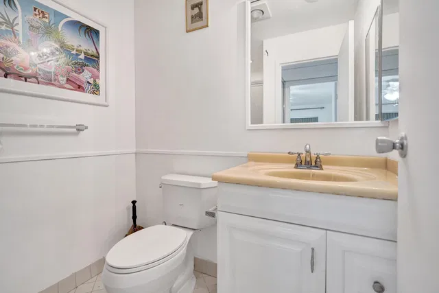 Unit E108 photo 17