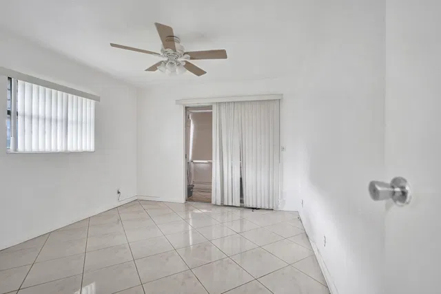 Unit E108 photo 21