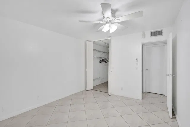 Unit E108 photo 22