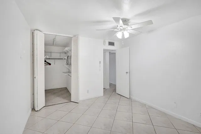 Unit E108 photo 23