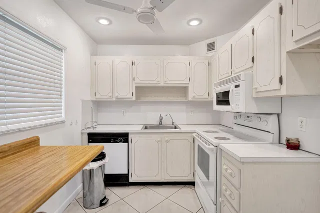 Unit E108 photo 28