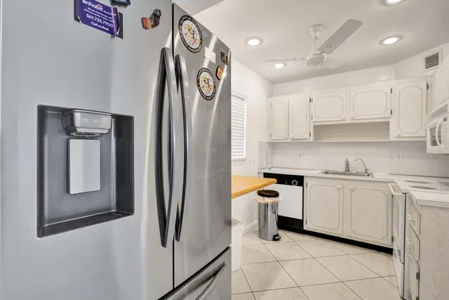 Unit E108 photo 29
