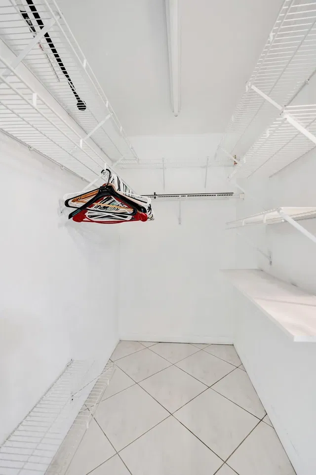 Unit E108 photo 33