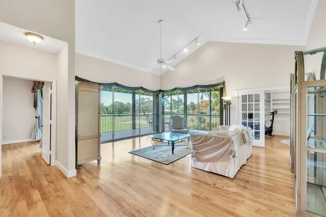 Residence photo 5