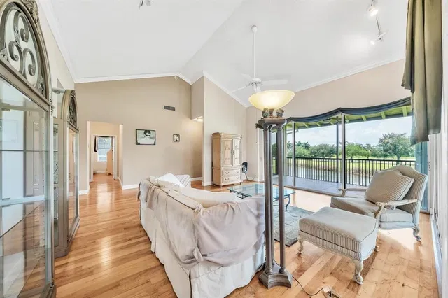 Residence photo 9