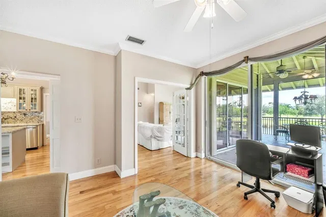 Residence photo 43