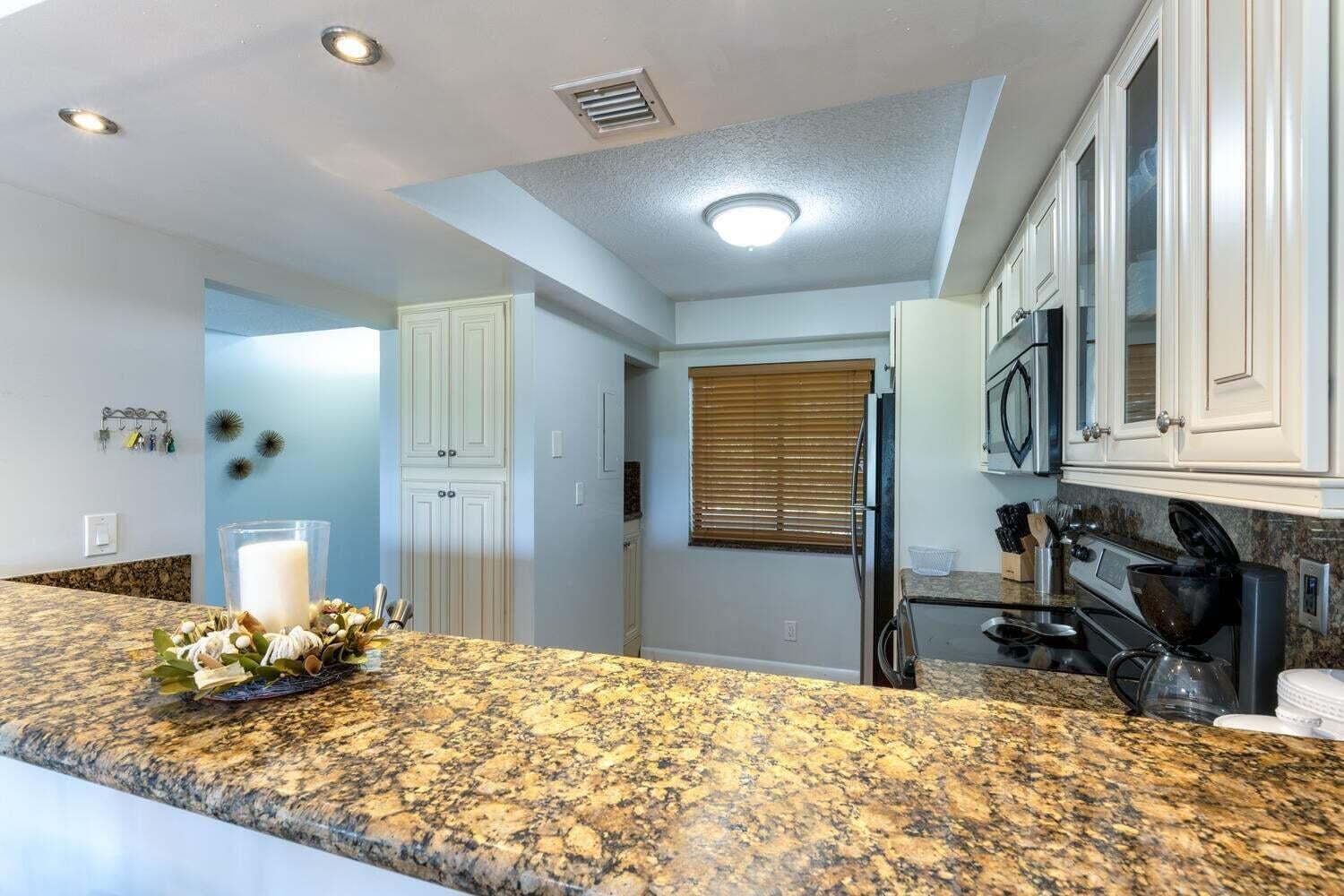 Unit 305 photo 12