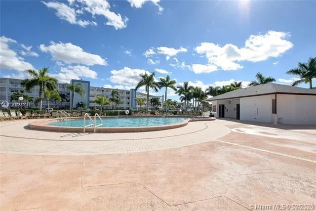 Residence photo 3
