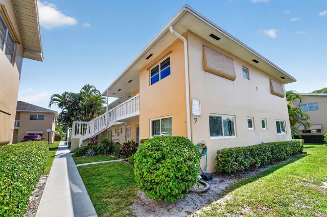 Unit 204 photo 4