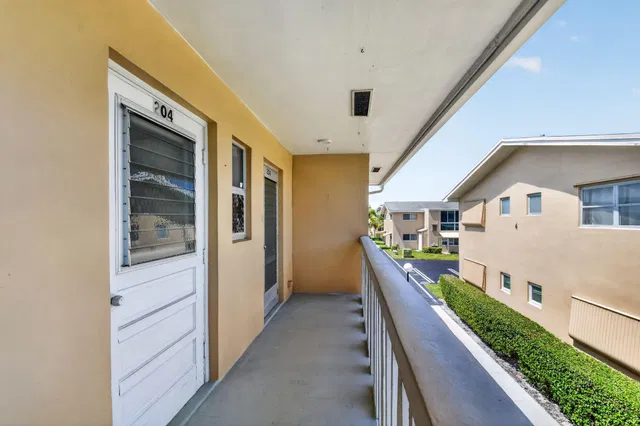 Unit 204 photo 5