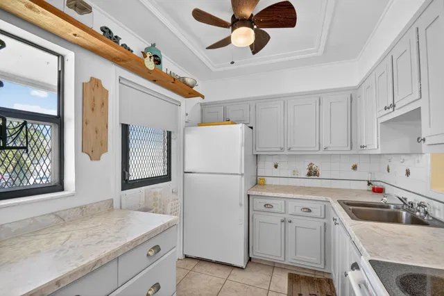 Unit 204 photo 8