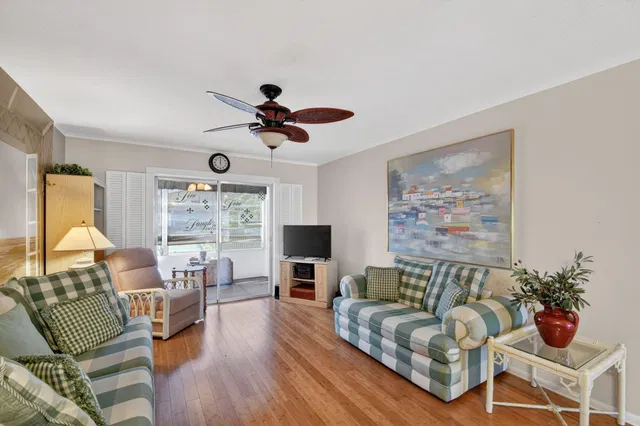 Unit 204 photo 15