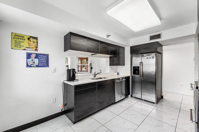 Unit 123 photo 10