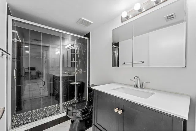 Unit 123 photo 16