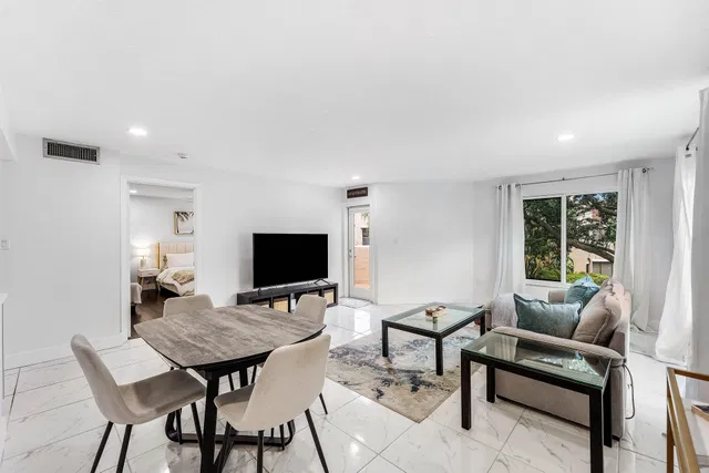 Unit 123 photo 18