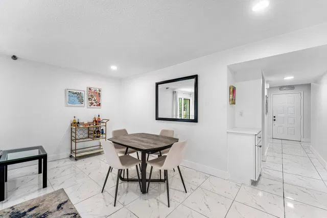 Unit 123 photo 20