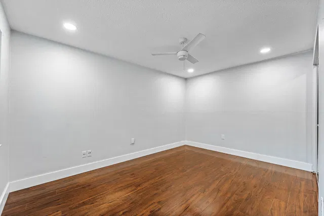 Unit 123 photo 29