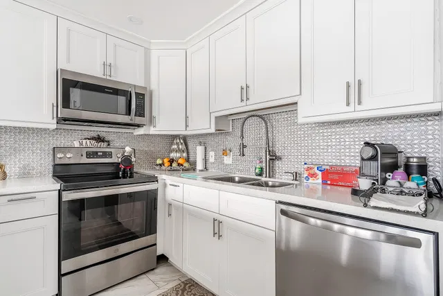 Unit 1012 photo 5