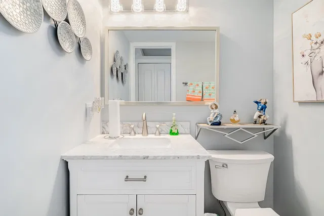 Unit 1012 photo 9