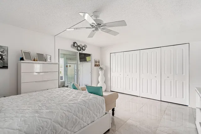 Unit 1012 photo 13