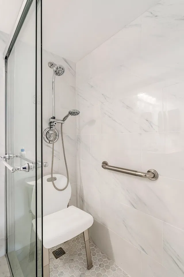 Unit 1012 photo 16