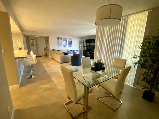 Unit Apt 502 photo 6