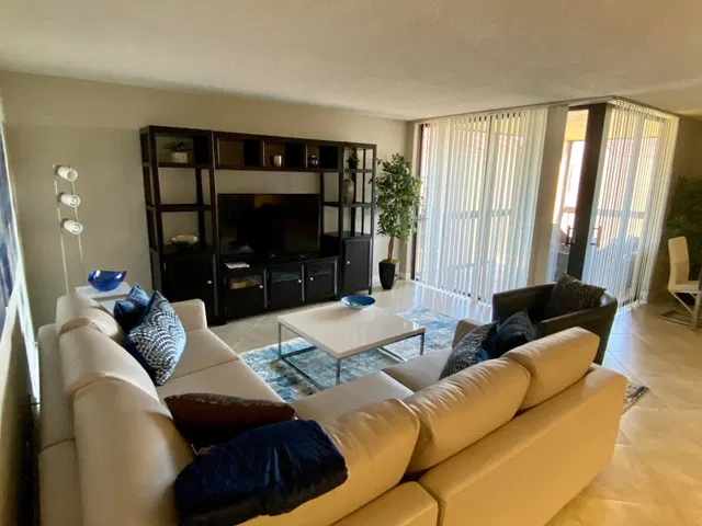 Unit Apt 502 photo 7
