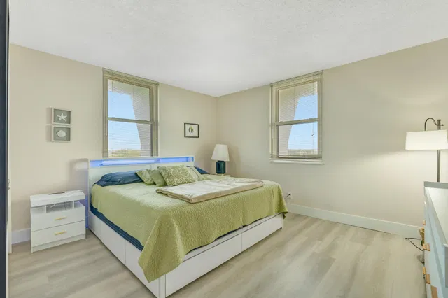  Unit 608b photo 34