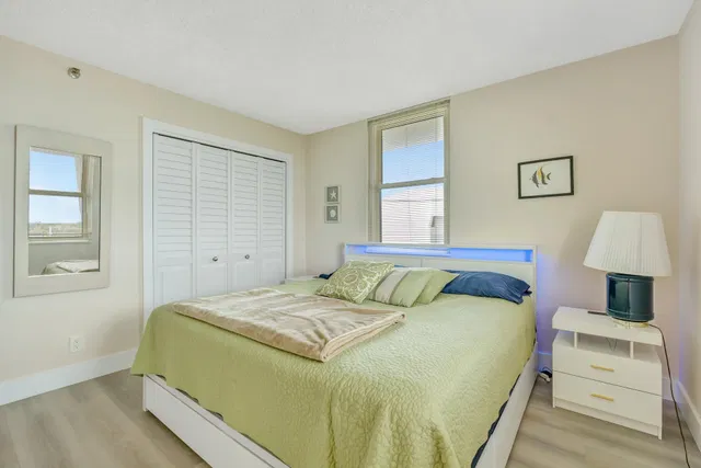  Unit 608b photo 35
