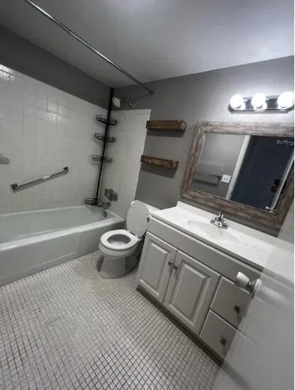Unit 302 photo 8