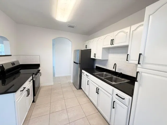  Residence photo 4