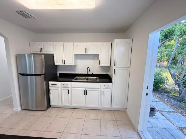  Residence photo 6