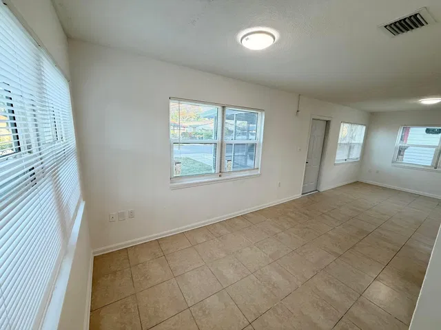  Residence photo 8