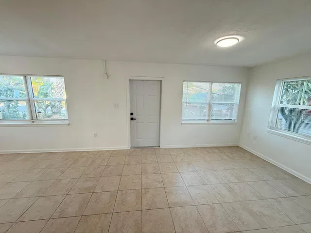  Residence photo 9