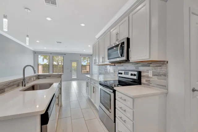 Residence photo 4