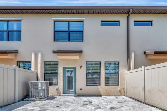 Residence photo 29