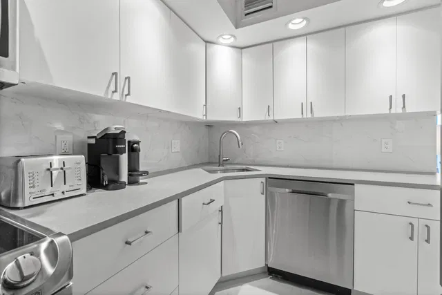  Unit 306 photo 12