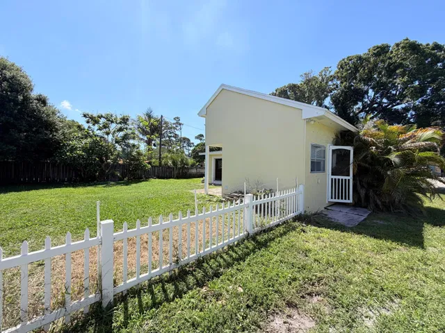 Residence photo 2