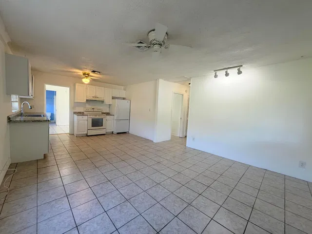 Residence photo 8