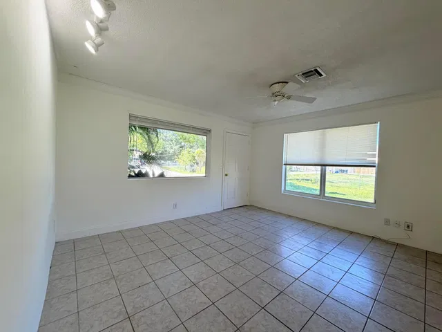Residence photo 11