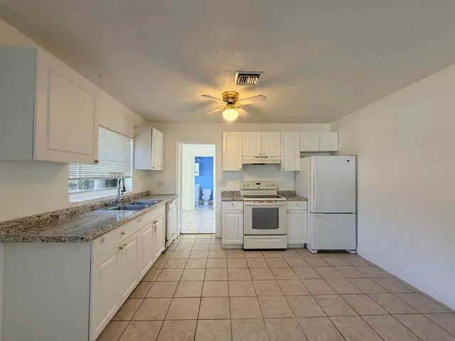 Residence photo 16