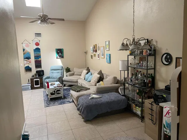 Residence photo 6